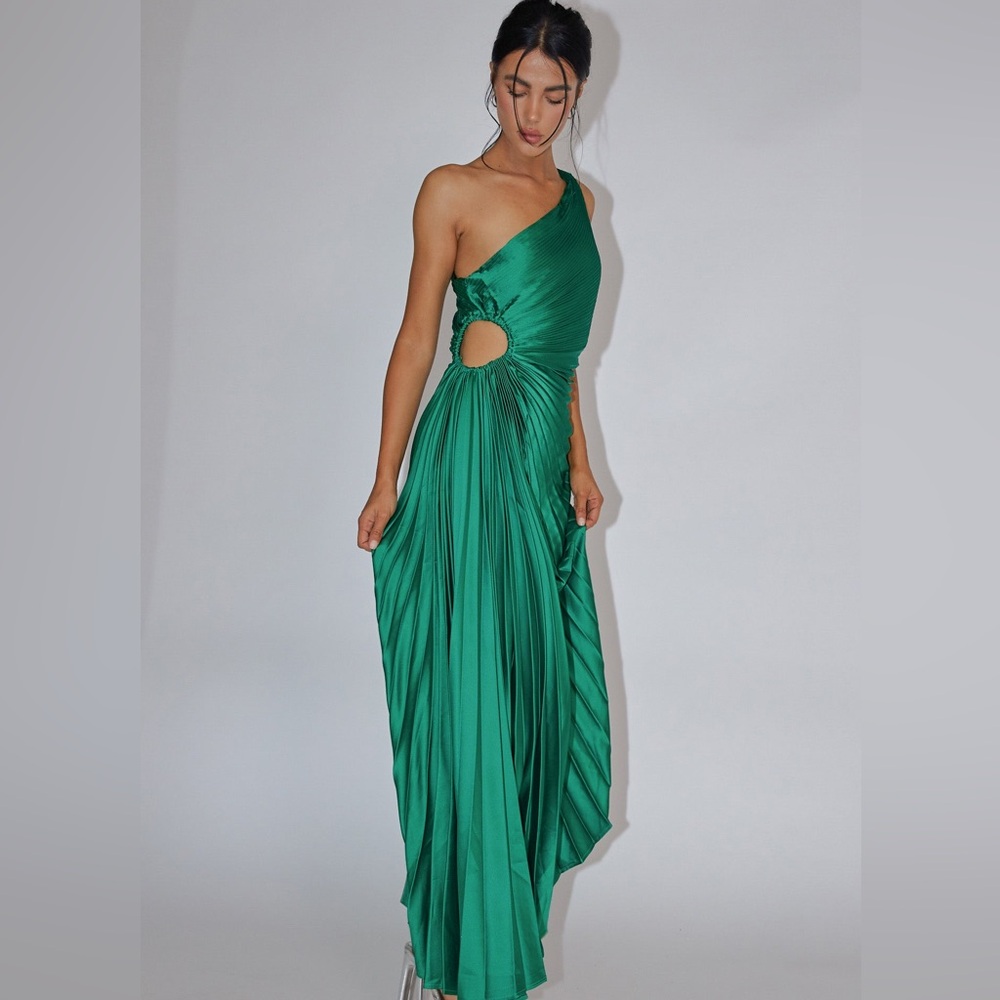 Selfie Leslie| BROOKLYNN ONE-SHOULDER ACCORDION PLEAT DRESS KELLY GREEN| US S
